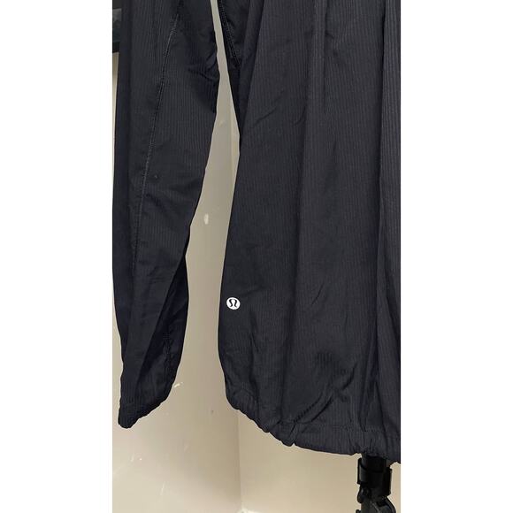 Lululemon Transition Jacket Womens
Black Swing Top Swift Pleated Sz 10 Gorpcore - Picture 3 of 8